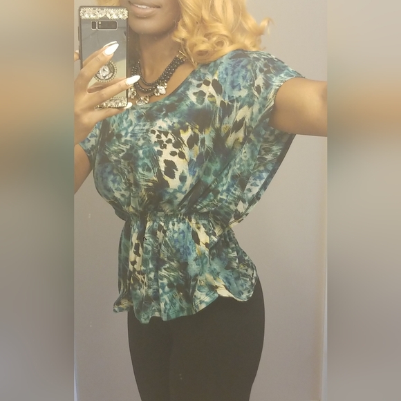 SOLD‼🚫Cute Animal Print Top size Medium - Picture 4 of 6